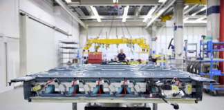 Bmw introduce un nuovo sistema di stoccaggio dell'idrogeno su iX5 Hydrogen