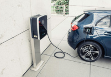 Bund fördert ab sofort Elektroauto-Ladestationen an Mehrfamilienhäusern Mercedes-A250e-laedt
