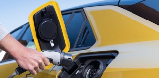 Opel-Astra-Ladeanschluss