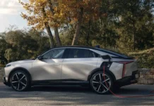 DS N°8 Plug & Charge: Easier EV Charging with Free2Move