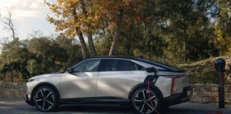 DS N°8 Plug & Charge: Easier EV Charging with Free2Move