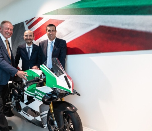 Ducati celebra i cento anni con la moto da 200 mila euro 'Superleggera Centenario'