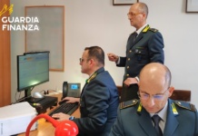 Gdf scopre una rete fantasma di commercianti di auto usate, 7 denunce