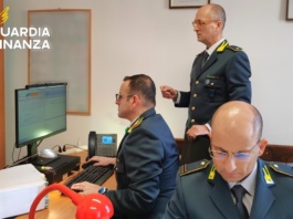 Gdf scopre una rete fantasma di commercianti di auto usate, 7 denunce