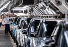 Il mercato dell'auto cresce a marzo grazie agli incentivi, balzo di Stellantis