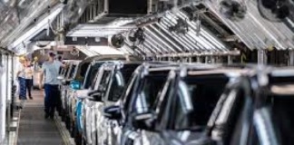 Il mercato dell'auto cresce a marzo grazie agli incentivi, balzo di Stellantis