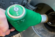 In calo i prezzi dei carburanti, benzina a 1,763 euro e gasolio a 2,112