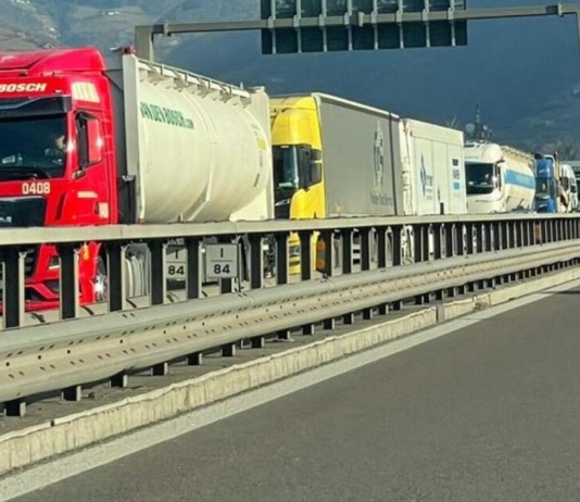 Innsbruck rilancia gli slot con passaggi tir su prenotazione al Brennero