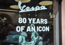 La Vespa compie 80 anni, festa alla Design Week per icona dell'italianità
