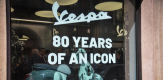 La Vespa compie 80 anni, festa alla Design Week per icona dell'italianità