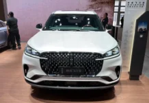 Lincoln Aviator Debuts in China with New Grille and More Power