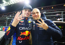 Verstappen e Lambiase festeggiano la conquista del titolo a Las Vegas