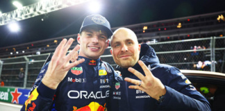 Verstappen e Lambiase festeggiano la conquista del titolo a Las Vegas