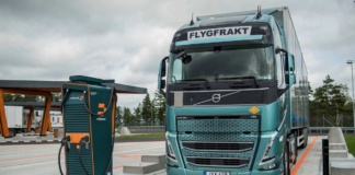 Milence-Elektro-Lkw-Volvo-laedt