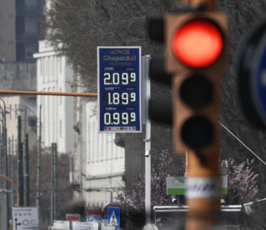 Mimit, prezzo medio self benzina a 1,751 euro, gasolio a 2,067 euro