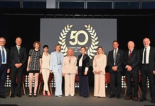 Per i 50 anni con Mercedes Benz, Carraro si regala la 15/a filiale