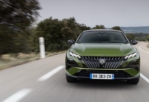 Peugeot 408, con il restyling si fa più audace