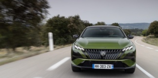 Peugeot 408, con il restyling si fa più audace