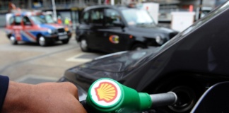 Prezzi di benzina e diesel in Gb toccano aumenti record