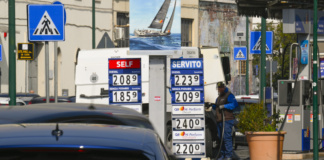 Prezzo benzina self cresce a 1,781 euro al litri, gasolio vola a 2,140