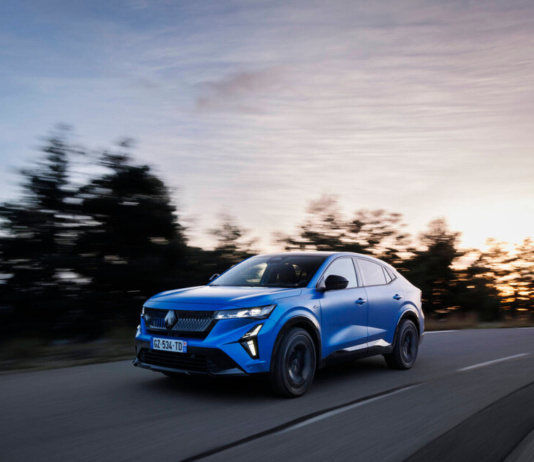 Renault punta sull'alto di gamma: Espace e Rafale guidano la crescita nel segmento D