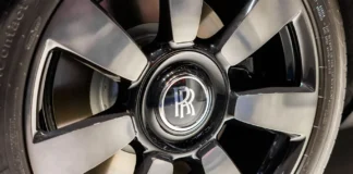 Rolls-Royce electric SUV details: 700 hp, 800 km range, split hood