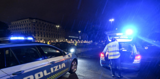 Scappa dalla polizia stradale a zig zag sulla A10, arrestato motociclista