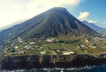 Stagione estiva, stop e limitazioni per le auto nell'isola di Salina