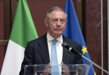 Stellantis: Urso, siamo aperti a investitori stranieri