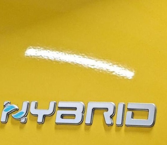 Stellantis richiama 700.000 veicoli ibridi per potenziale rischio incendio