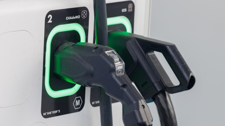 T&E, tassare extraprofitti dei petrolieri per sostenere l’auto elettrica