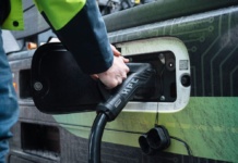 TST startet kooperatives E-Lkw-Ladenetz „Dragonize“ Mercedes-eActros-laedt