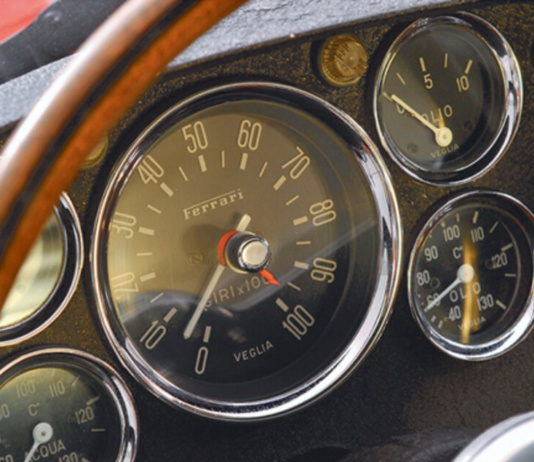 Tentò di vedere una falsa Ferrari 250 Gto, condannato a Torino