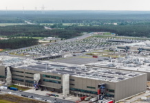 Tesla punta a 1.000 nuove assunzioni nello stabilimento tedesco di Gruenheide