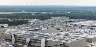 Tesla punta a 1.000 nuove assunzioni nello stabilimento tedesco di Gruenheide