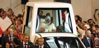Papamobile Benedetto XVI