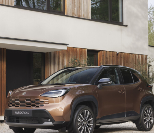 Toyota Yaris Cross: il SUV dei record si rinnova tra stile e tecnologia