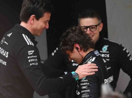 Toto Wolff e Andrea Kimi Antonelli dopo la vittoria del GP Cina 2026 di F1