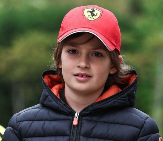 9 YAŞINDAKİ ARAS PINAR, EĞİTİM İÇİN YARIŞIYOR