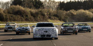 Jaguar-historische-Autos-und-neues-Elektroauto