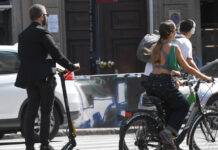 A Milano oltre 300 multe ai monopattini in una settimana