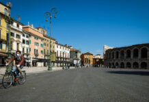 A Verona da lunedì stop ai veicoli privati in tutta piazza Bra A Verona da lunedì stop ai veicoli privati in tutta piazza Bra