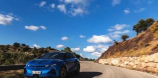 Alpine A390, con le gestione della coppia migliora la guida