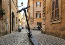 Assoutenti, poche le multe per mancanza di targa su monopattini