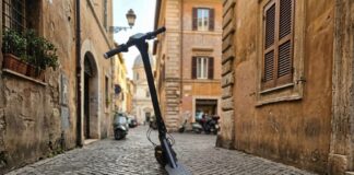 Assoutenti, poche le multe per mancanza di targa su monopattini