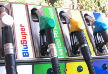 Benzina in lieve rialzo a 1,936 euro al litro