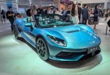Denza Z descapotable debuta en Pekín: superdeportivo eléctrico de BYD con 1000 CV
