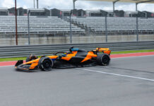 Leonardo Fornaroli sulla McLaren MCL60 nei test di Austin