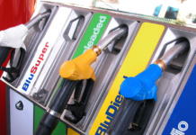 Il prezzo medio della benzina al self a 1,942 euro al litro, gasolio a 1,979