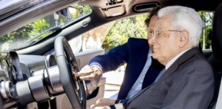 La nuova Ferrari Luce presentata al Quirinale a Mattarella